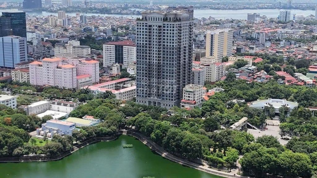 CHÍNH CHỦ bán chung cư 111m2 xây thô tầng cao, view pháo hoa Hồ Tây