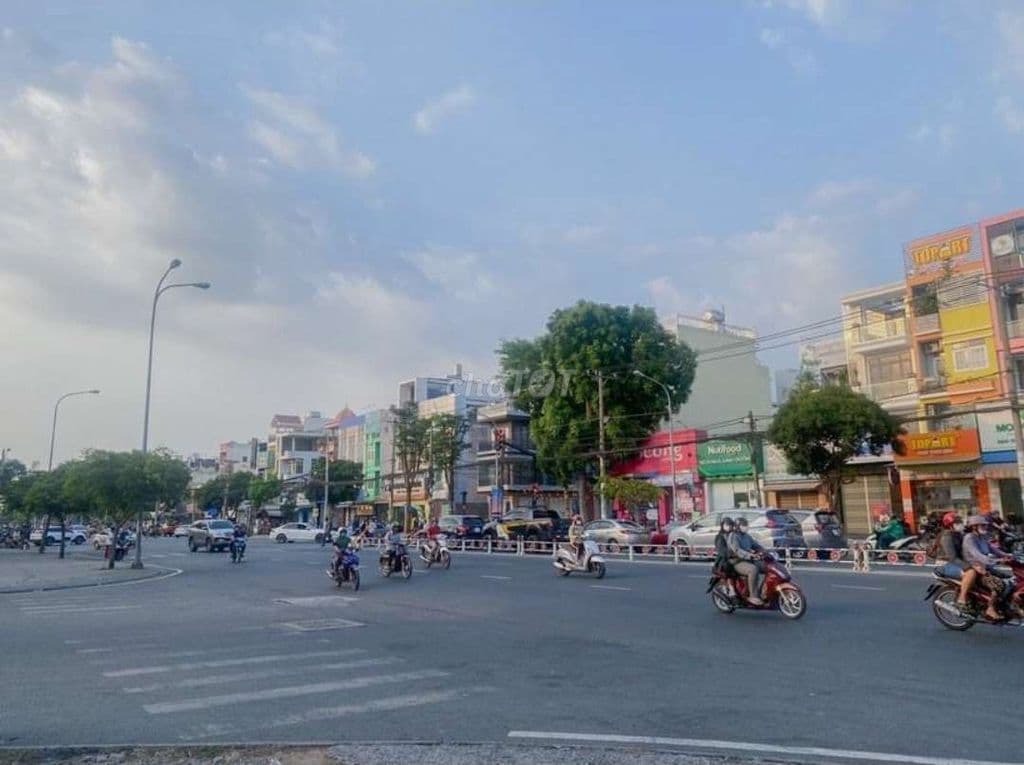 bán Mặt Tiền KD 5.5x25m đối diện Aeon Tên Lửa. Chỉ 24 Tỉ xx - Ảnh 3