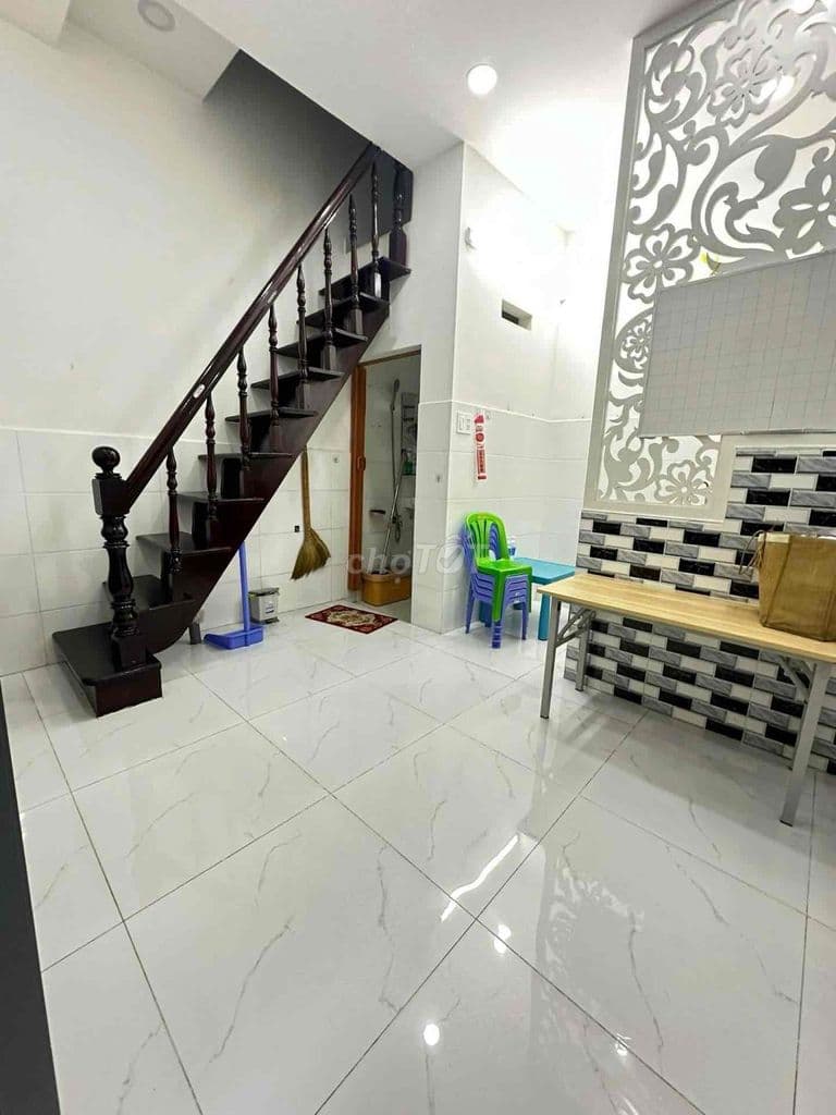 NHÀ NHỈNH 2 TỶ, 2PN 2WC, 2 TẦNG, NGAY NGUYỄN VĂN LUÔNG