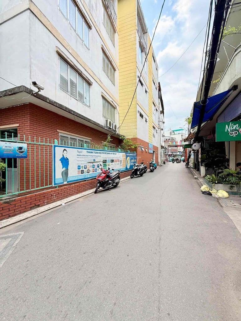 HXH ĐỔ CỬA KHU VIP PHAN ĐÌNH PHÙNG PHÚ NHUẬN - CÁCH MT VÀI BƯỚC CHỈ C - Ảnh 3