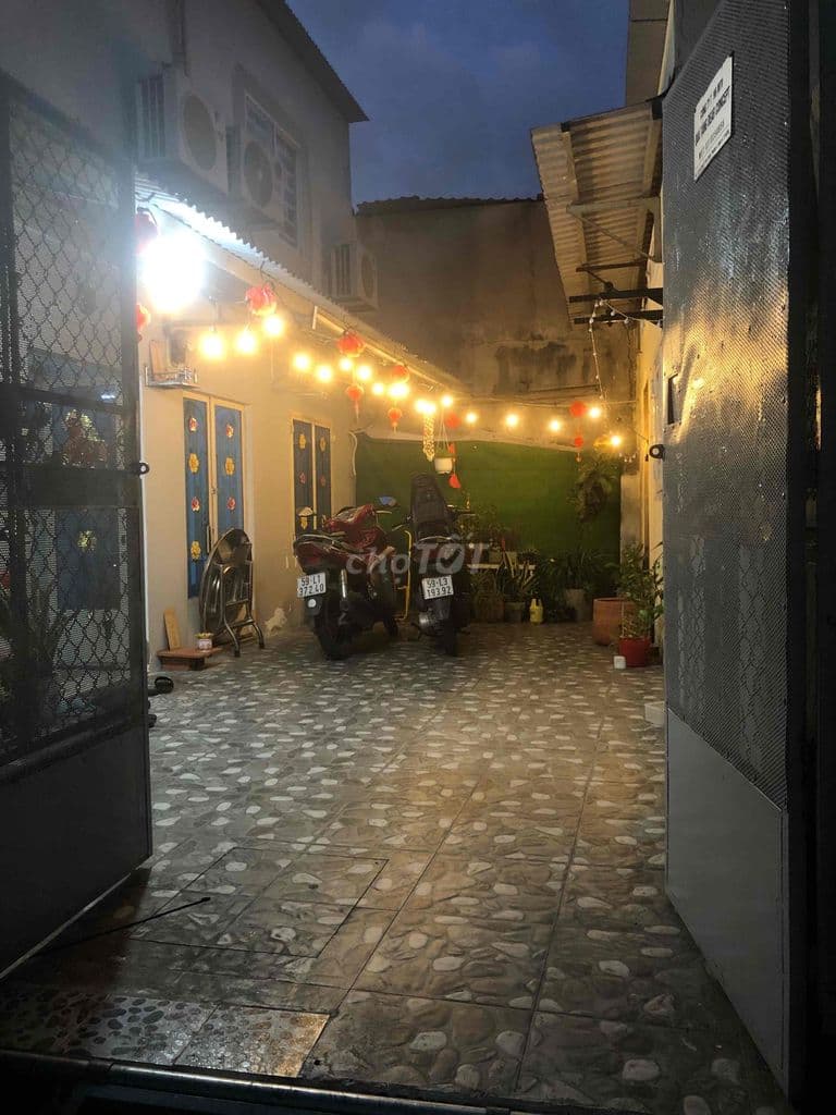 Bán nhà cấp 4, khu vực yên tĩnh, tặng khu vườn nhỏ - kề Parc mall