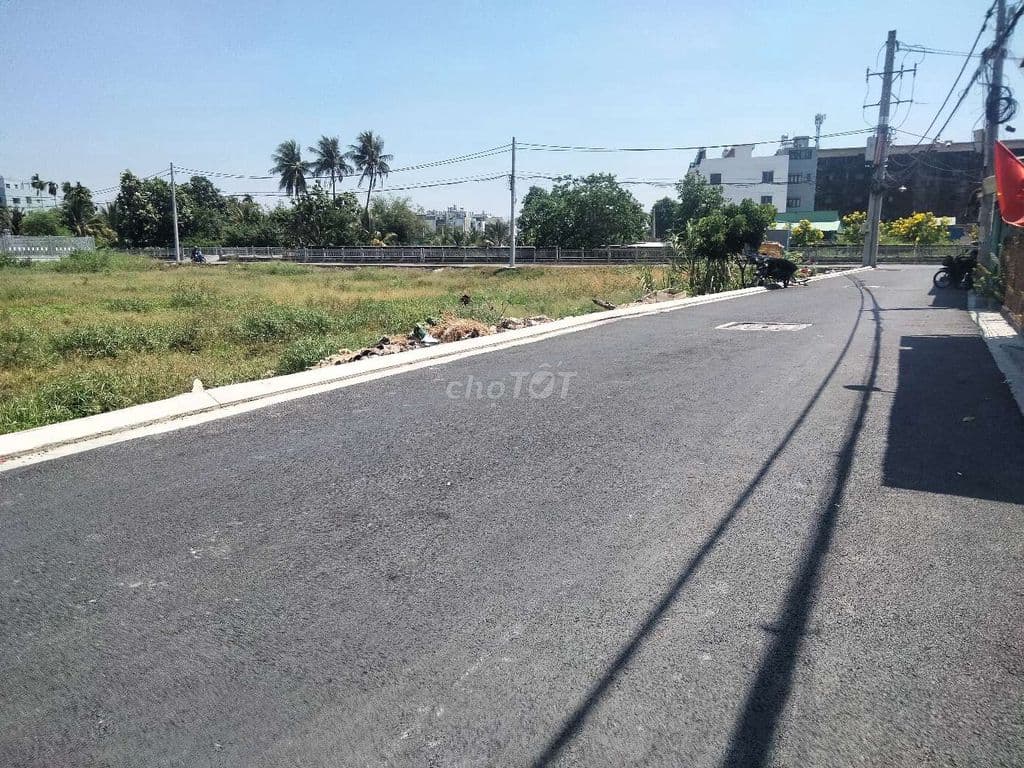 ĐÂT THỔ CƯ MẶT TIỀN NHỰA 6M RA TÔ NGỌC VÂN, TX 23