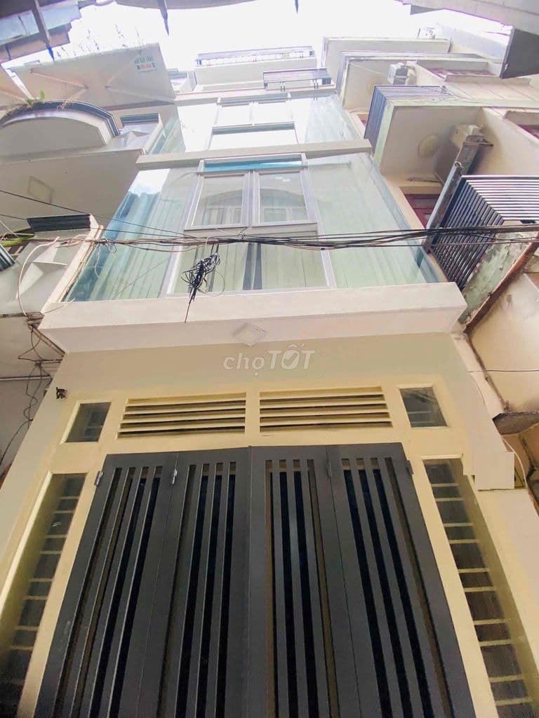 Nhỉnh 4 tỷ Nhà 5 tầng Quận 10 cách MT đúng 2 căn nhà, đầy đủ nội thất