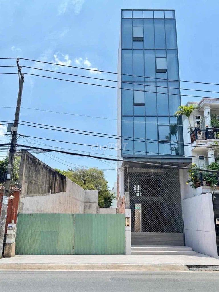 Siêu phẩm mặt tiền