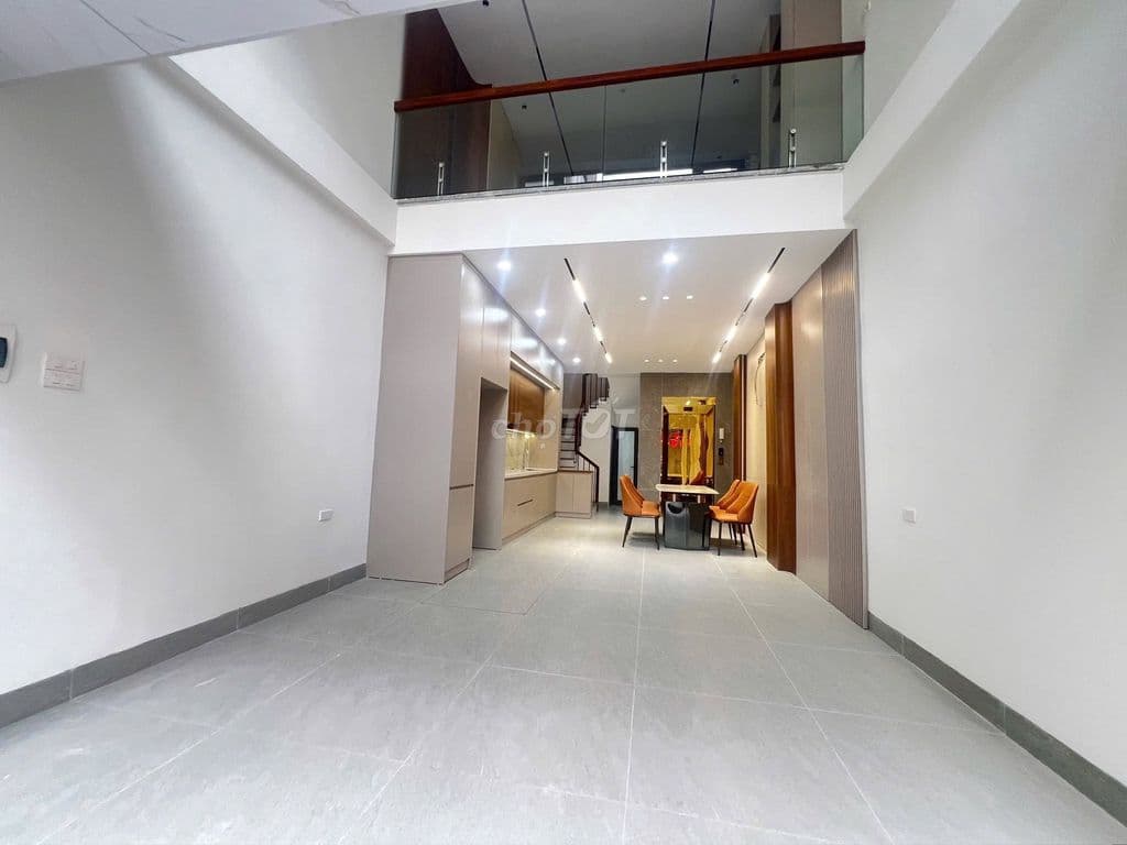BÁN NGÃ TƯ CỔ LINH-THẠCH BÀN 50M 6TANG THANG MÁY , OTO FULL ĐỒ Ở LUÔN - Ảnh 2
