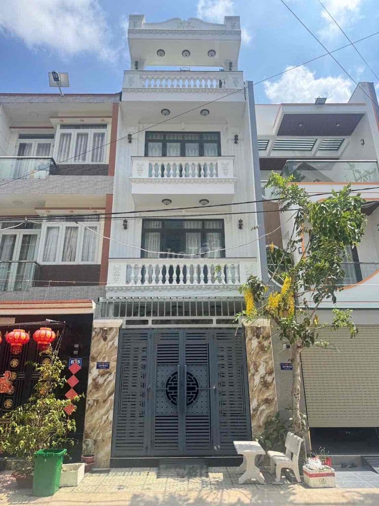 Căn nhà 3 lầu .KDC HOÀNG HOA LONG HẬU .GIÁ TỐT