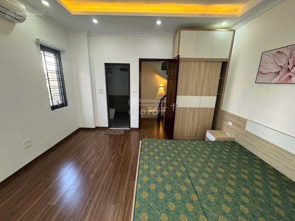 Nhà đẹp Ngọc Lâm - 5 tầng mới tinh - ô tô đỗ cửa - giá chỉ hơn 7 tỷ