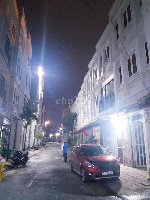 BÁN NHÀ 3 TẦNG HẺM XE HƠI TRÁNH NHAU- NGAY VÒNG XOAY PHÚ HỮU- QUẬN 9 - Ảnh 3