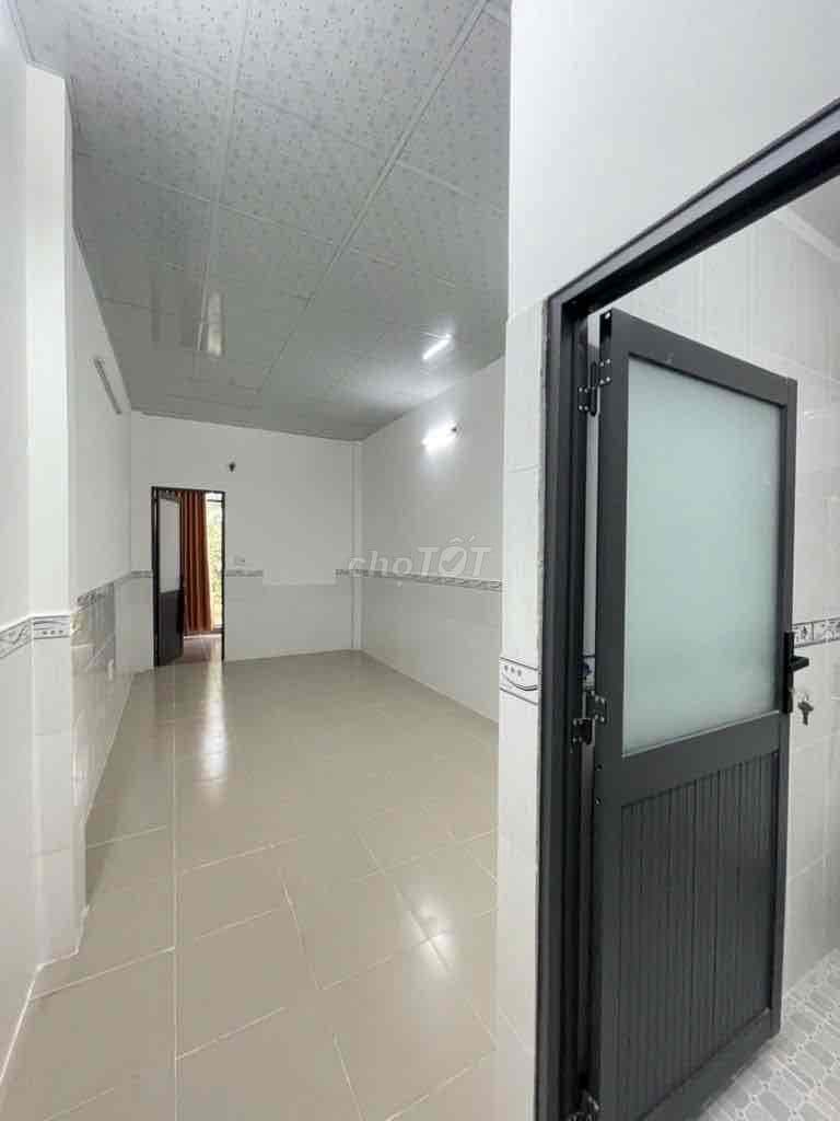 BÁN NHÀ TỈNH LỘ 10. ĐƯỜNG XE TẢI . KẾ BÊN TRƯỜNG HỌC - CHỢ ĐÊM BÀ HOM - Ảnh 3