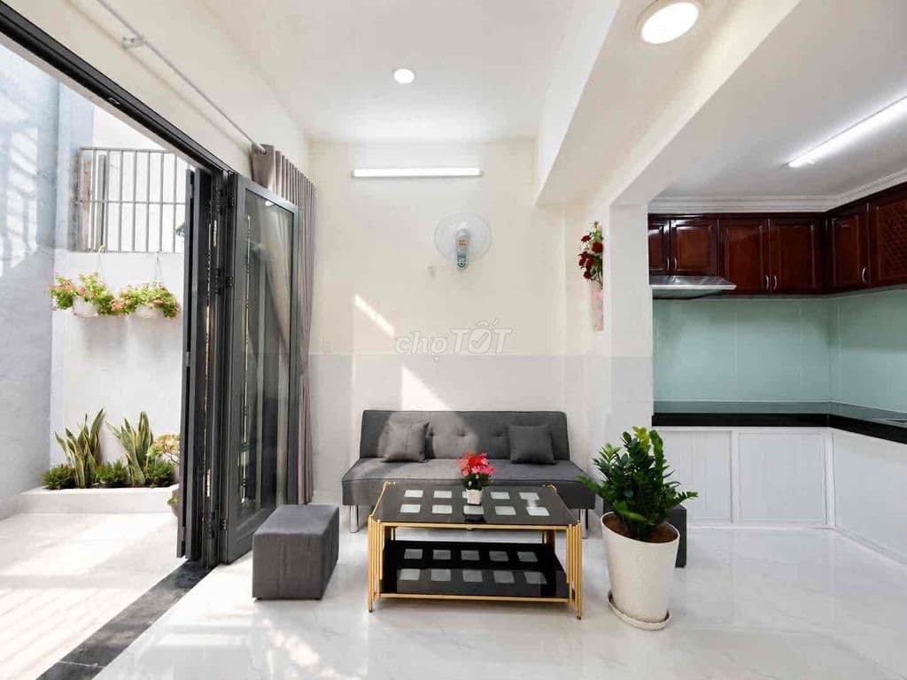 Cơ hội an cư tại Phan Văn Trị: Nhà 4 tầng, sân thượng rộng, tặng full - Ảnh 2