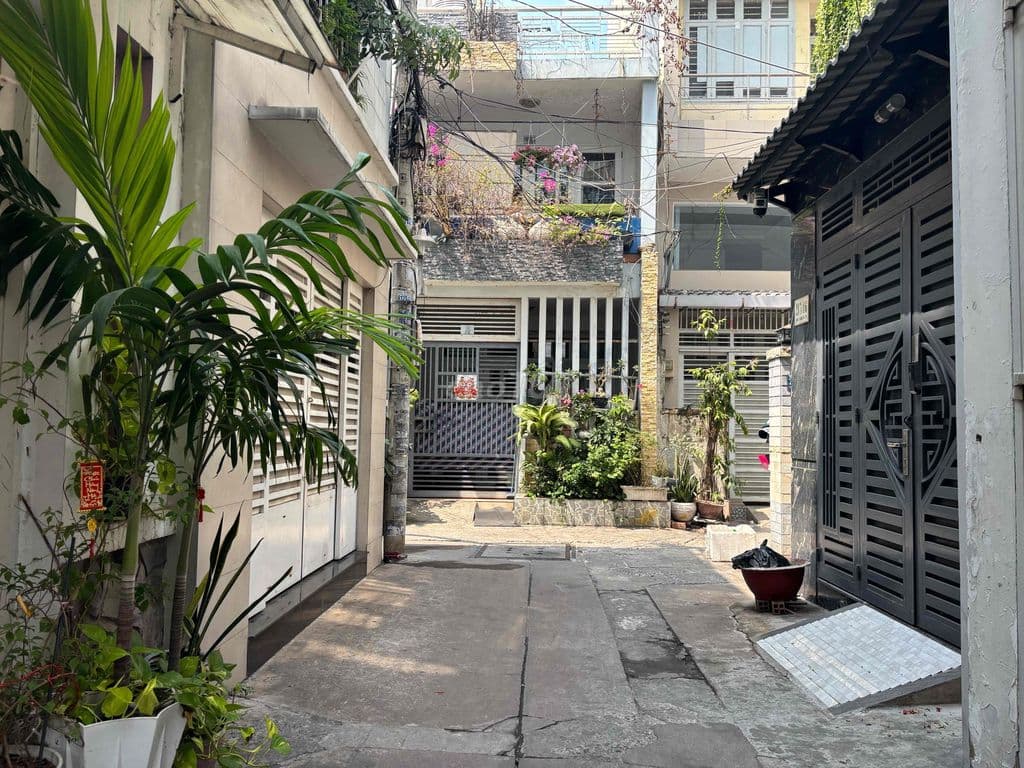 Sát Mặt Tiền Thích Quảng Đức-50m-4PN-HXH- 9,5 Tỷ