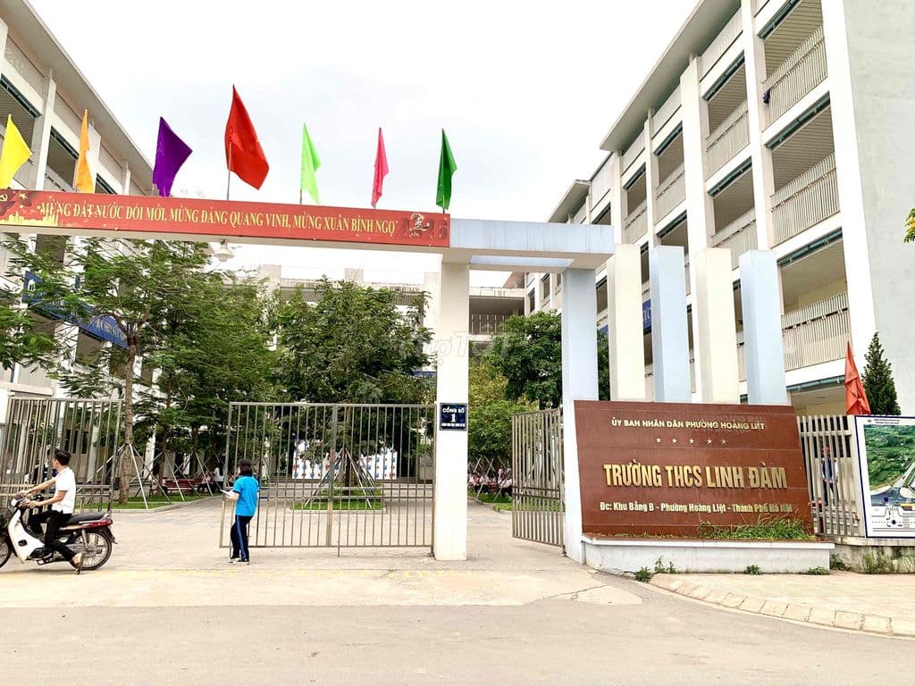 Mình cần bán căn nhà Linh Đàm, 6 tầng có thang máy, ngõ thông, ô tô đỗ