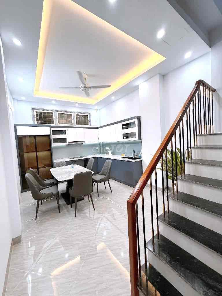 💥🔥kim đồng - thang máy - phân lô, Sát ôtô - nhà chắc chắn - vài bước r