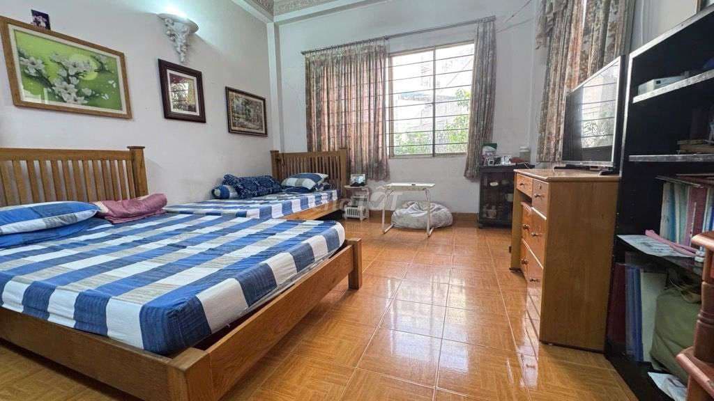 Bán nhà mặt tiền Dương Đình Hội 100m2 3 lầu 8*14 giá 9.9 tỷ