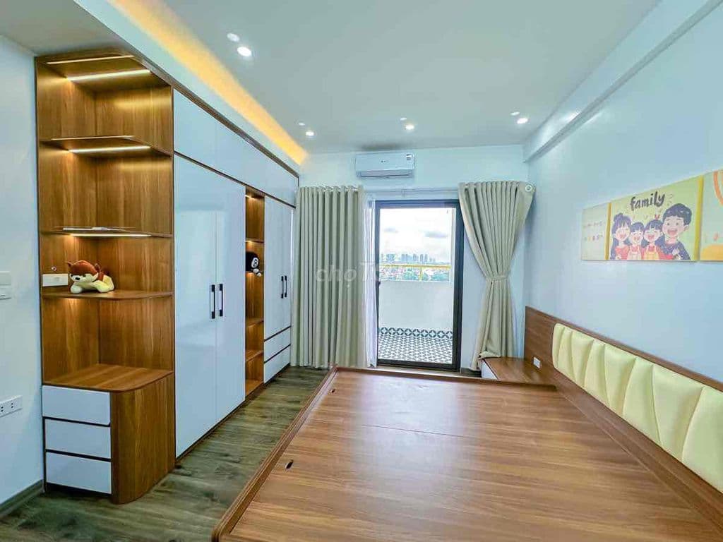 Bán chung cư phố Lĩnh Nam nhà đẹp 2 thoáng 3PN 2 WC sổ 98m T12 giá nhỉ