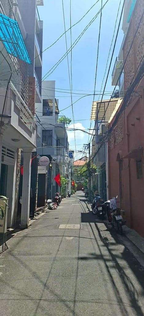 3.5m*10m nhà 2 tầng 3pn , ô tô đỗ cửa lê văn sỹ chỉ 5.2 t