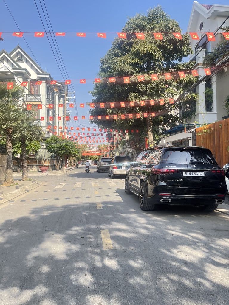 -Bán biệt thự 7x20m,3 lầu Dương Quảng Hàm, ngay bên bờ Kênh Tham Lương