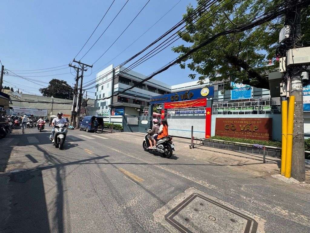 Nhà DT 5×9m đúc 4 tầng ngay chợ Gò Vấp