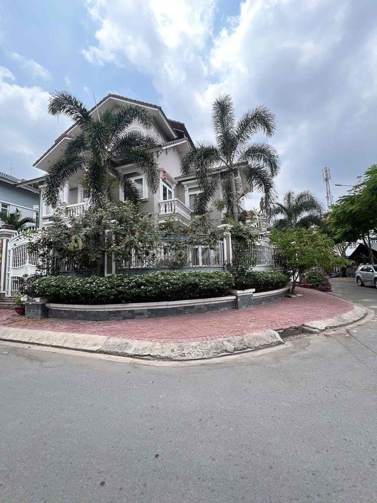 Biệt thự 3 Tầng 360m2 khu dân cư Gia Hoà Bình Chánh