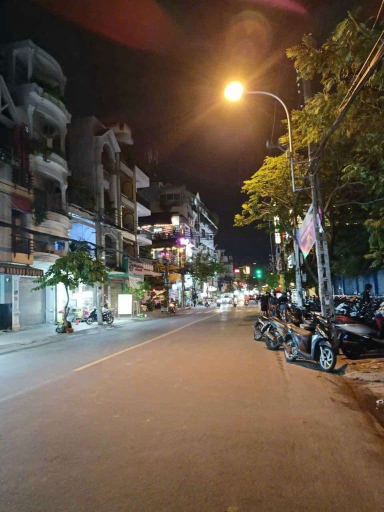 Bán nhà MT Quách văn Tuấn, k300 p12, tb Dt : 4,3x24m 3 lầu ST 22,5 ty