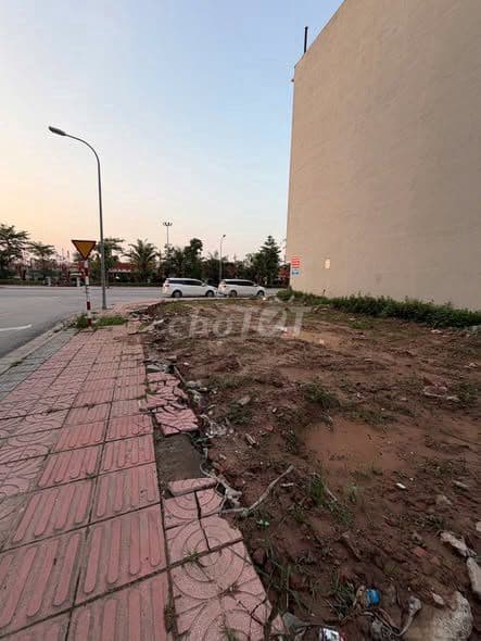 Đất Ngọc Thụy Long Biên lô góc 3 mặt thoáng