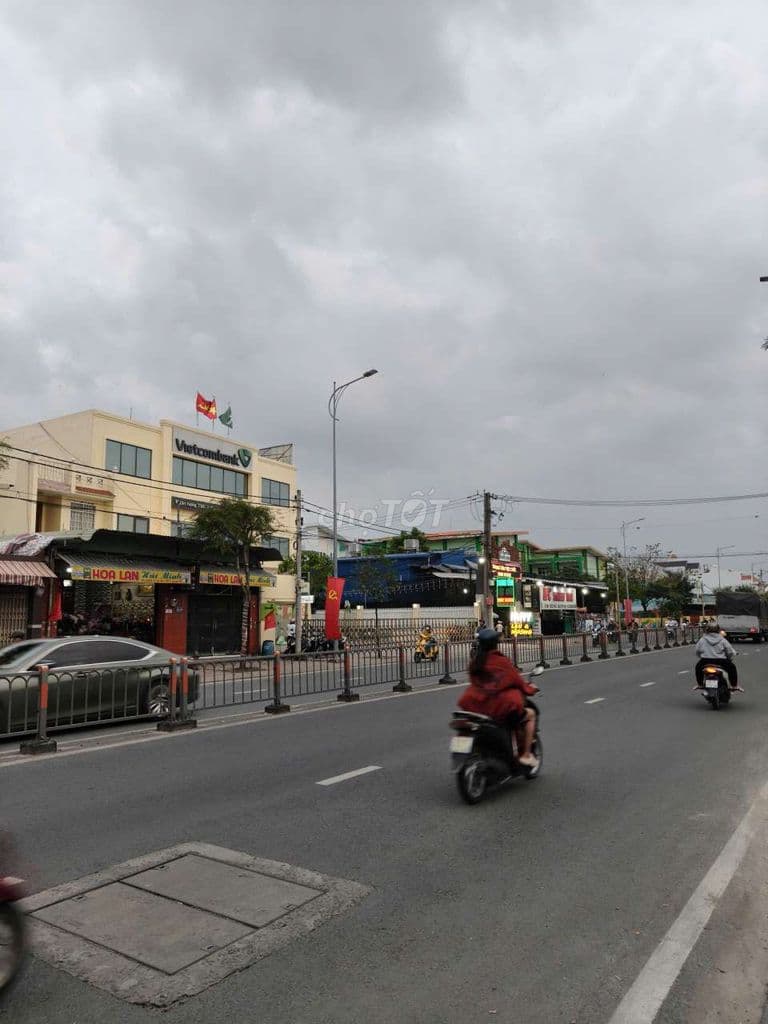Giảm 2 Tỷ Nhà Mặt Tiền Tô Ký Gần Ngân Hàng Sacombank, 6.690 Tỷ