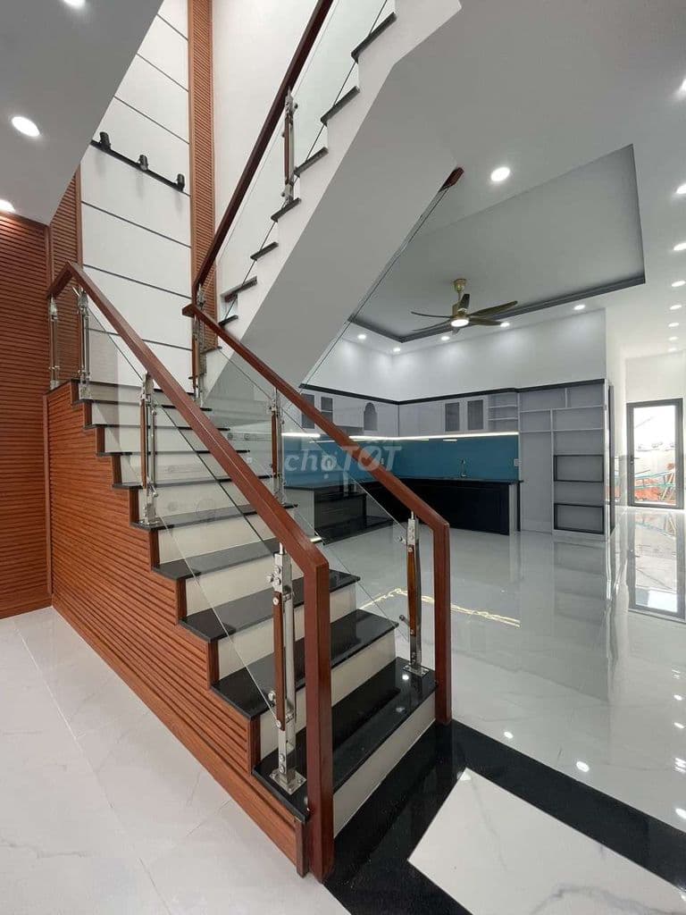 Nhà SHR 1 trệt 1 lầu cực đẹp tại Bình Mỹ cách cầu Rạch Tra 2km - Ảnh 2