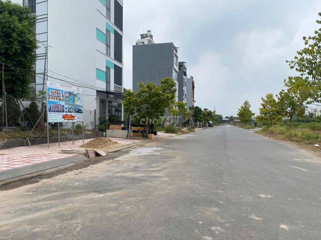 ngộp cần bán lô đất cách Vinhomes Quận 9 khoảng 150m , đường 12M
