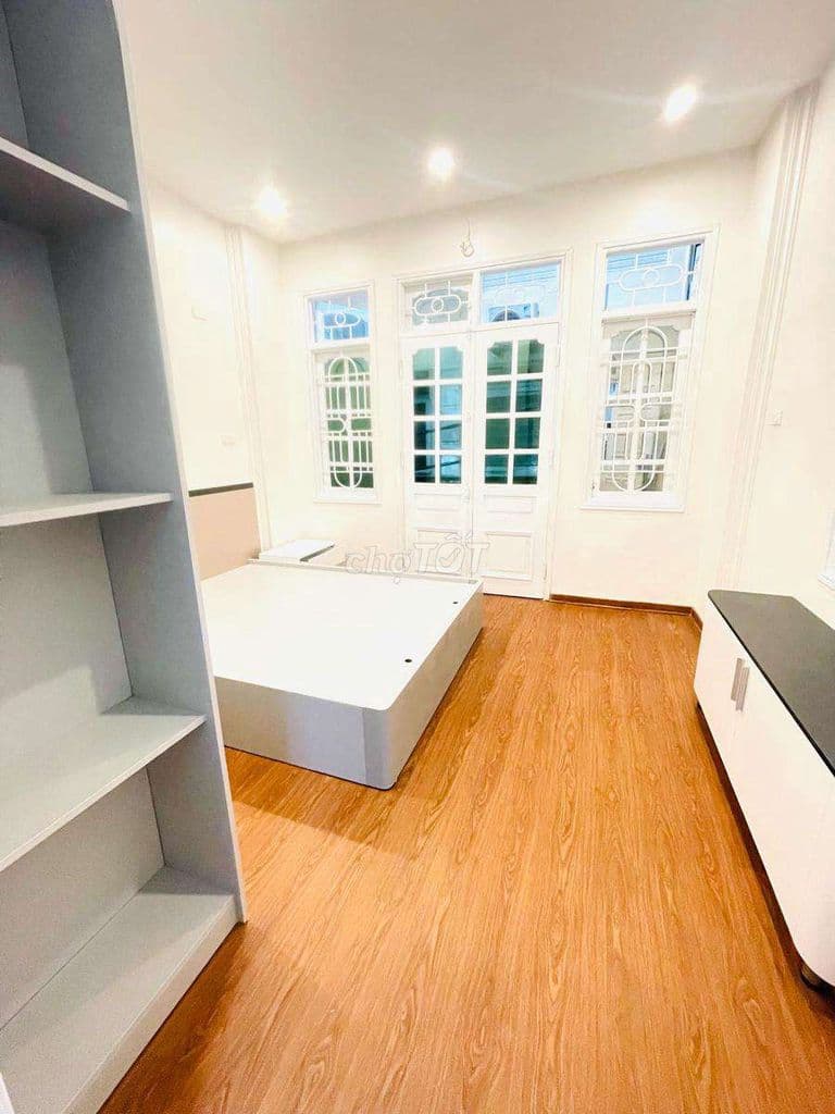 Hoàng Quốc Việt, ngõ thông, lô góc, thoáng sáng, full nội thất, - Ảnh 3