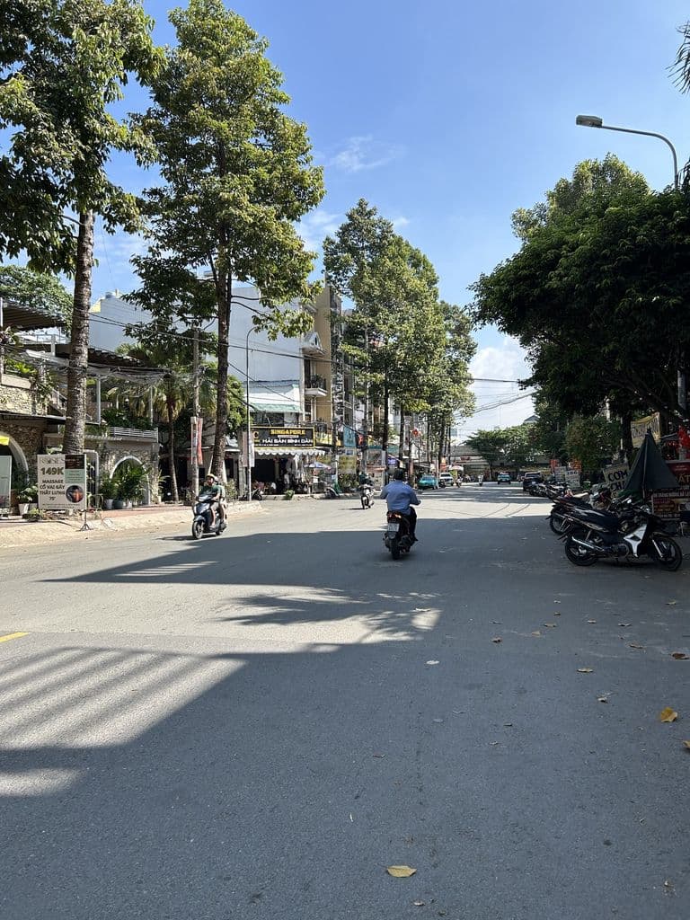 BÁN NHÀ CÓ HẦM - MẶT TIỀN ĐƯỜNG NGUYỄN GIA TRÍ - GIÁ 24 TỶ