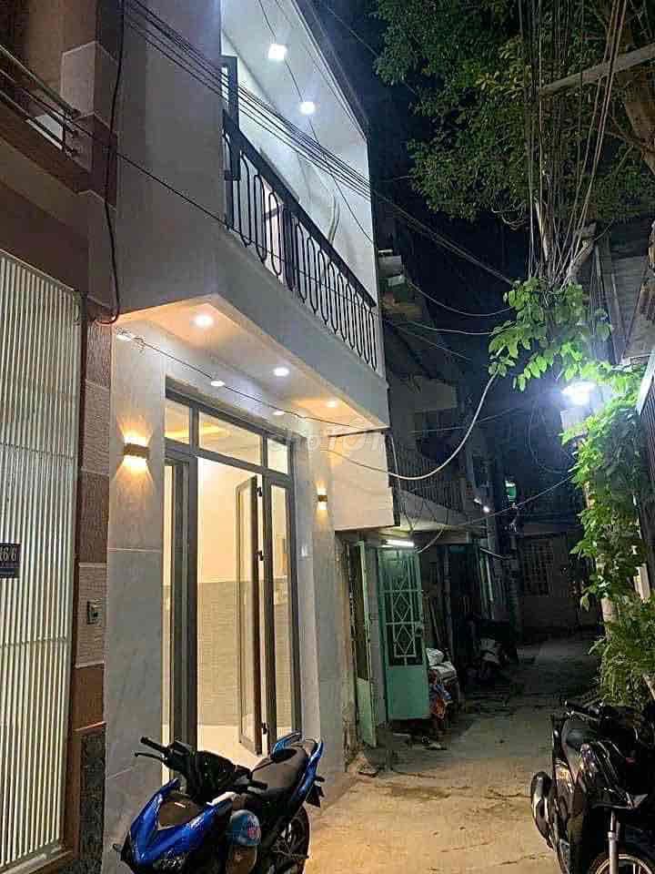 NGỘP BANK - 8.5 x 7.5 HOÀNG SA - 2 TẦNG - HẺM RỘNG 3M