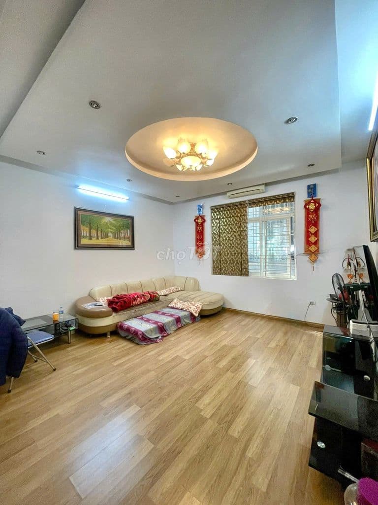 Hoàng Cầu 47m² đường Ôtô, view vườn hoa, cạnh Quận ủy Đống Đa
