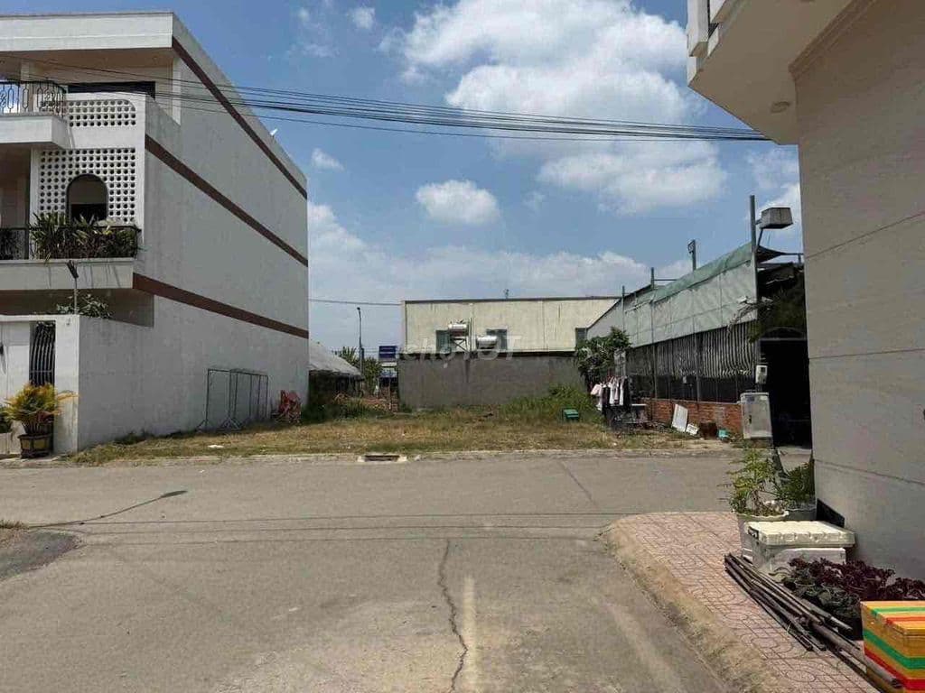 Sở hữu ngay 100m2 đất mặt tiền Lã Xuân Oai chỉ 2.59 tỷ full thổ cư