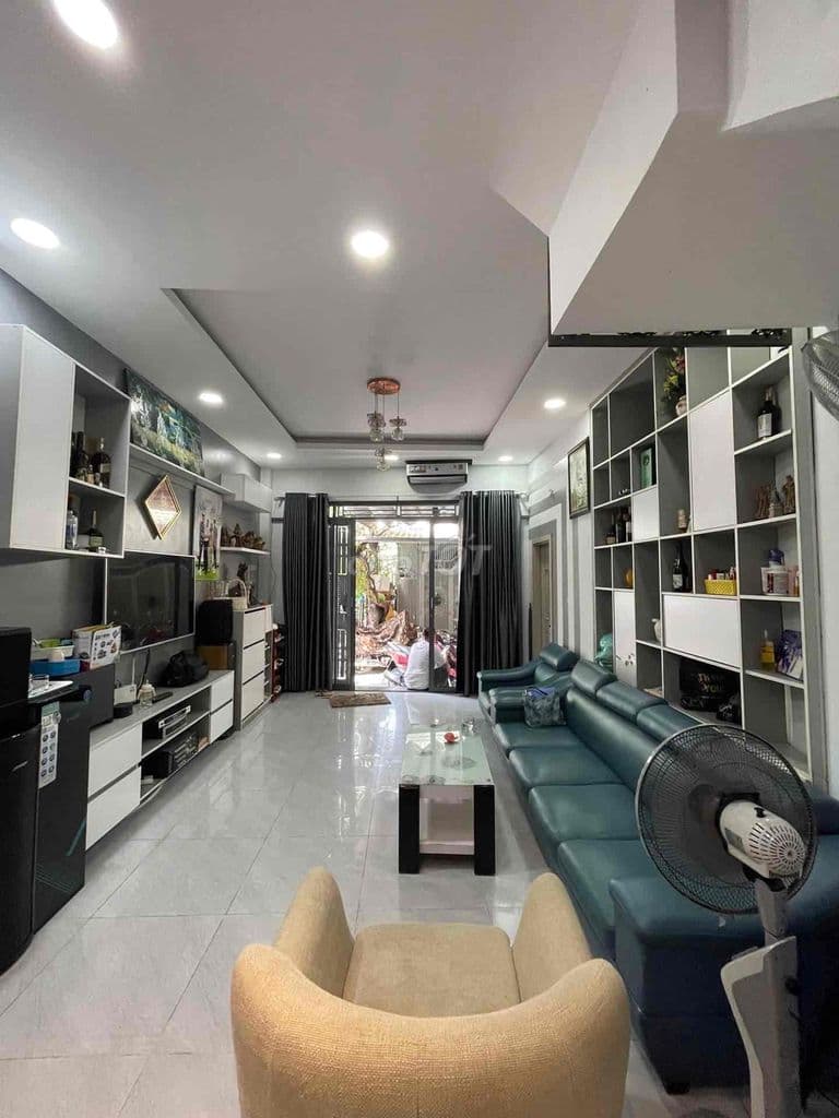 GẦN SÂN BAY , DT 5x14 NỞ HẬU 3 TẦNG , XE HƠI ĐẬU NHÀ , NHỈNH 5 TỶ - Ảnh 2