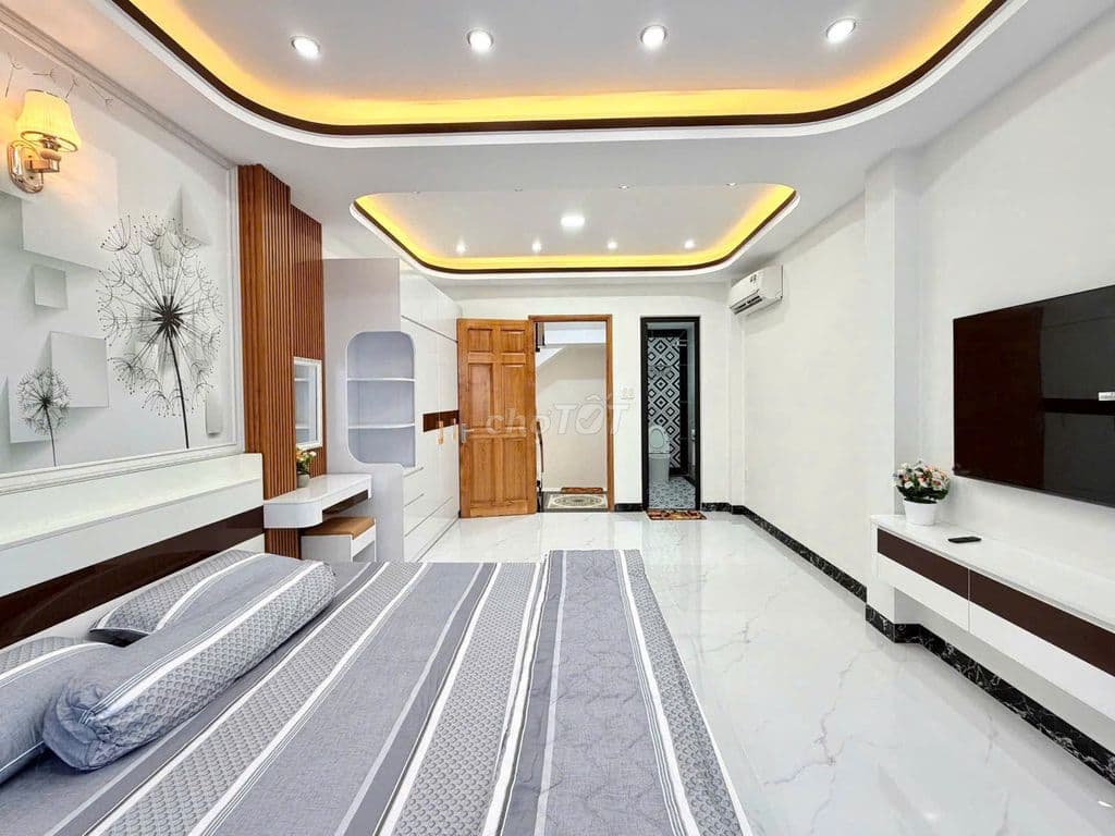 SÁT MẶT TIỀN TRƯỜNG SA P2 PHÚ NHUẬN 8X8m 4 LẦU ST 8PN GIÁ 10.8 TỶ TL - Ảnh 2
