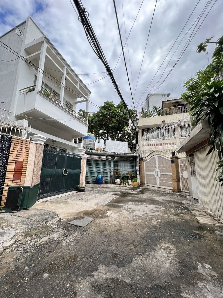 Nhà cũ tiện xây mới, DT 5x18m, CN 90m2, hẻm xe tải gần Bà Chiểu