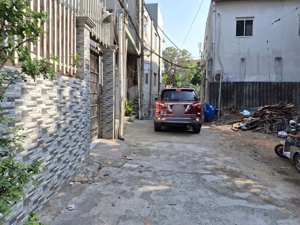 Nhà nát bán tính đất hẻm oto 70m2 vị trí tiềm năng thành 2 mặt tiền