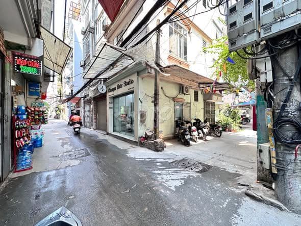 bán nhà 33m2 Cầu Giấy giá 8.x tỷ