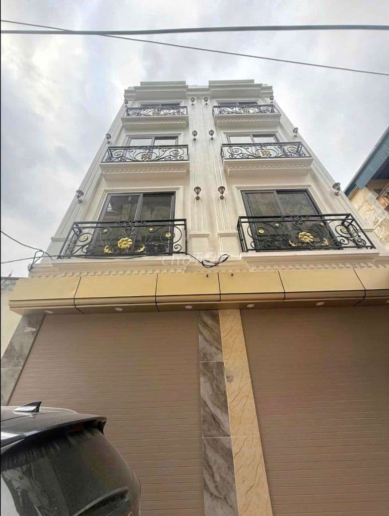 Bán nhà 5 tầng 6 phòng ngủ phố thạch bàn ôtô đỗ cửa 1 nhà ra ôtô tránh