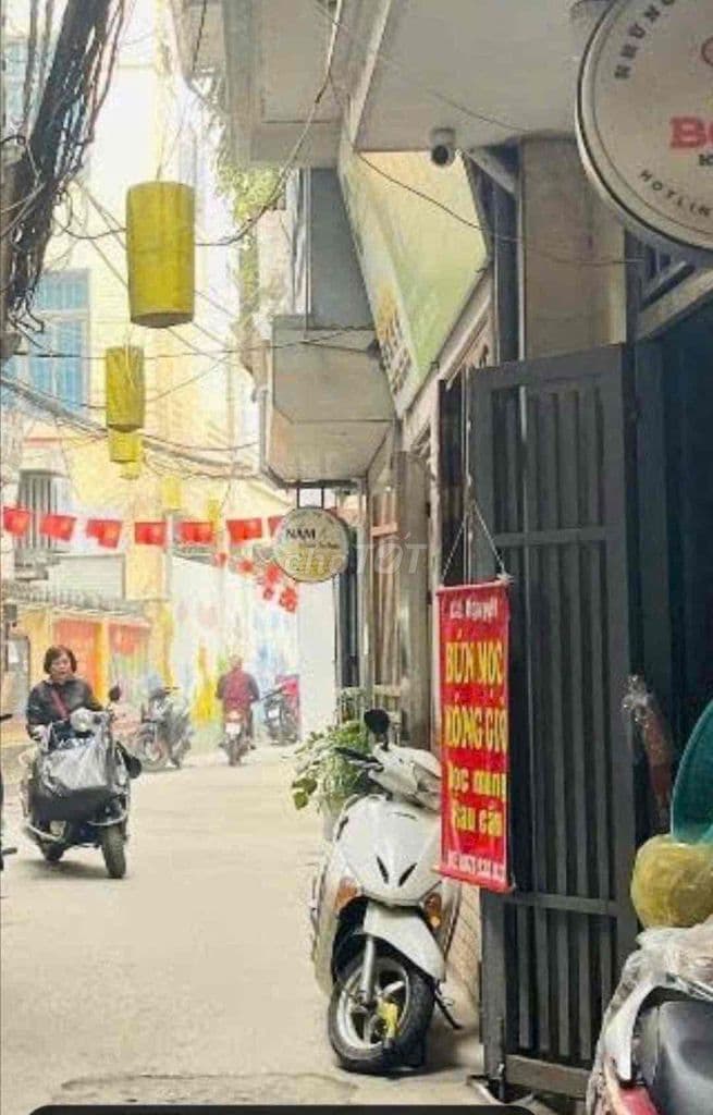 tôi cần bán nhà riêng sổ đỏ chính chủ giá 2,9 ty 4 tầng ,1 tum