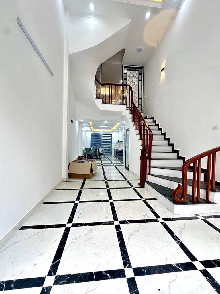 Nhà 60m², 5 tầng, 5 ngủ gần Linh Đàm