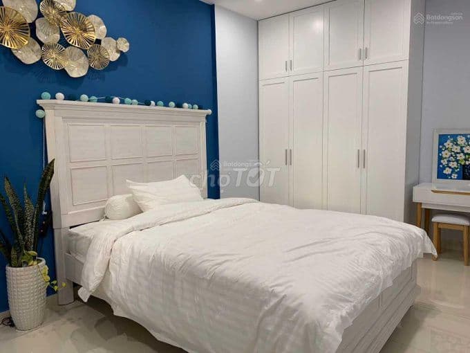 Cần bán gấp căn hộ Cộng Hòa Garden 77m2, để lại full nội thất