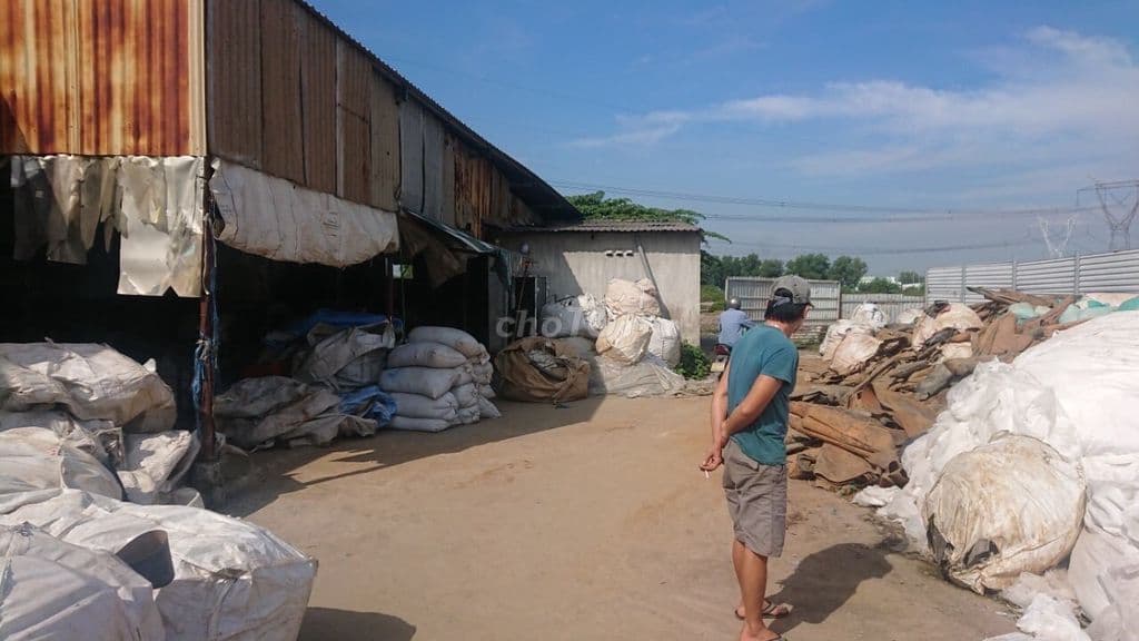 CẦN BÁN NHÀ XƯỞNG DT 20X51(CÓ 300M2 ĐẤT Ở) ĐANG CHO THUÊ 22TR/THÁNG