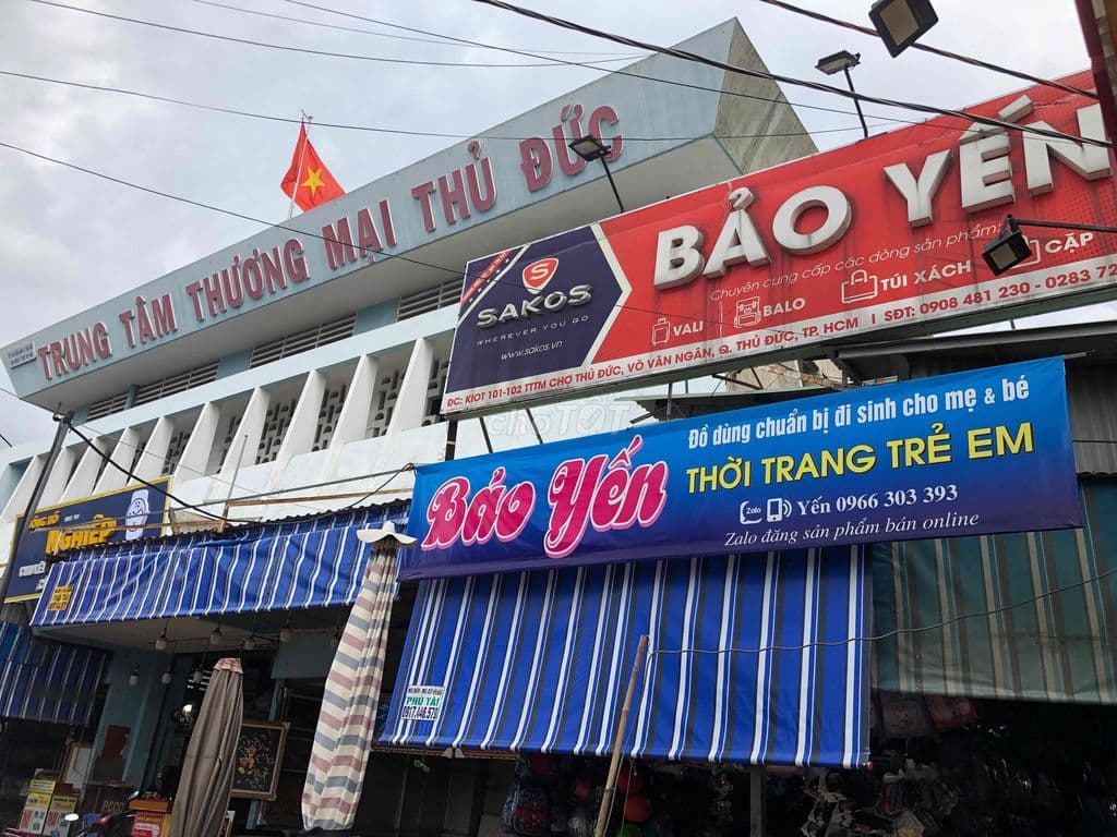 Sang sạp Bảo Yến ở Trung tâm Thương mại Thủ Đức, có 2 mặt tiền xe chạy