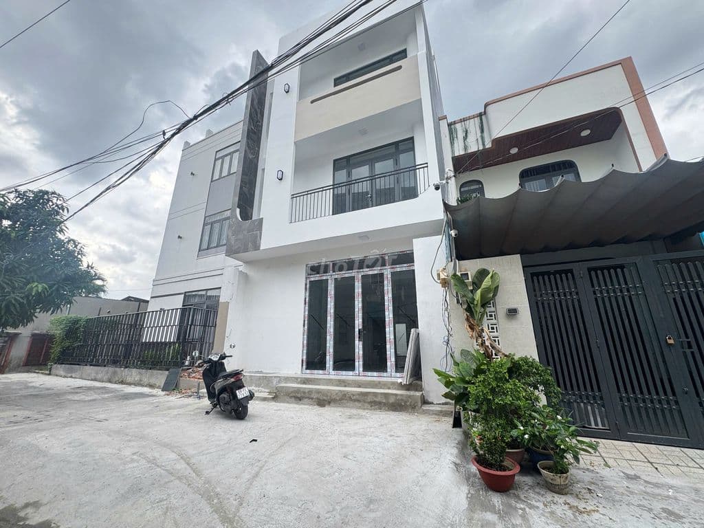 BIỆT THỰ MINI MỚI XÂY 6X16 - 3 TẦNG - 9 TỶ - HXH VÀO TẬN NHÀ