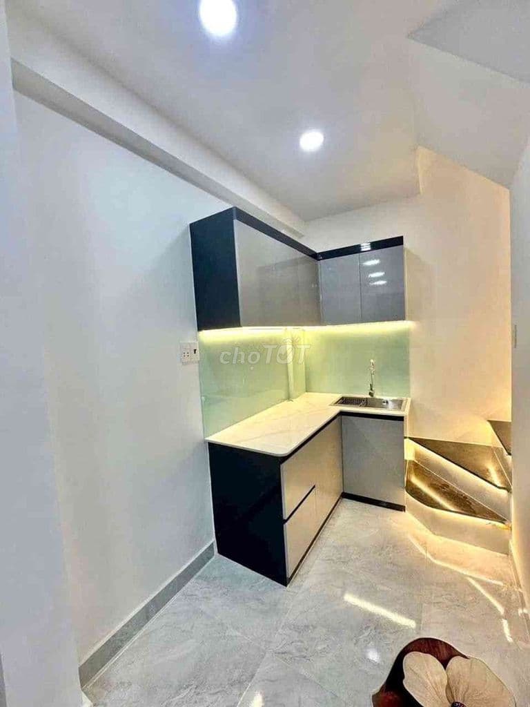 NHÀ ĐẸP Q4- SÁT MẶT TIỀN- 25m2 - 3 LẦU ĐÚC- CHỈ 4 TỶ nhỉnh - Ảnh 2