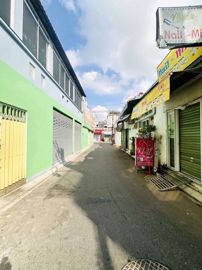 Bán nhà ở TP.HCM, giá 950 triệu, thuận tiện kinh doanh, sổ hồng riêng