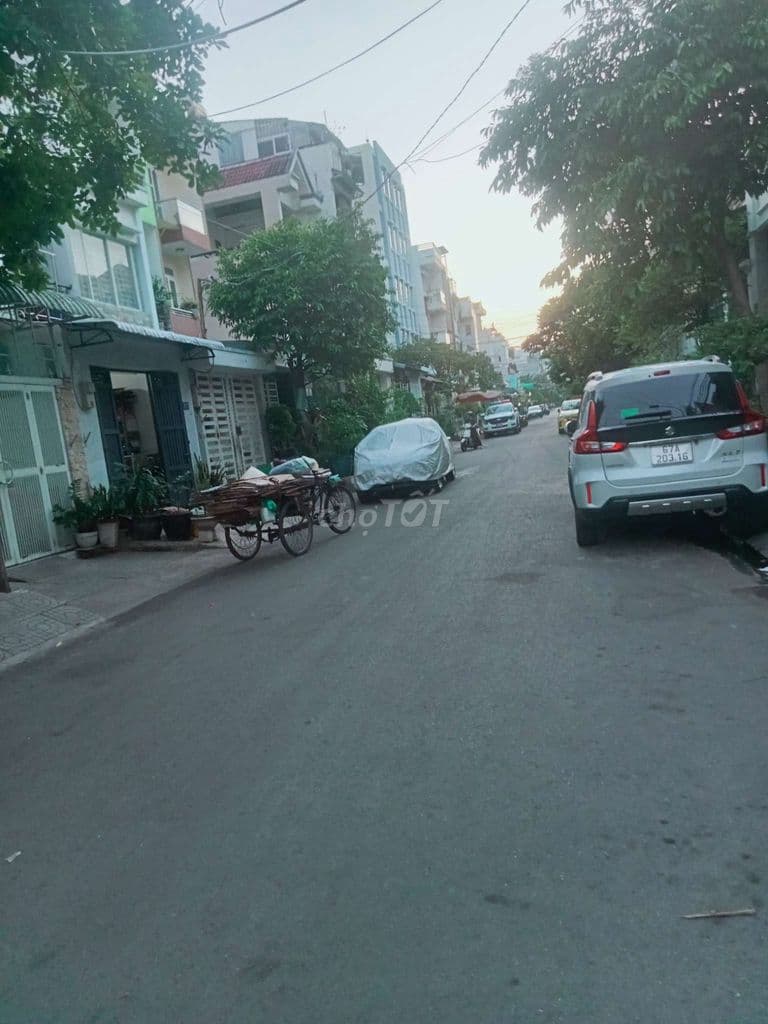 Bán đất hiện hữu bè ngang 5 m đường xe hơi Hoàng quốc việt