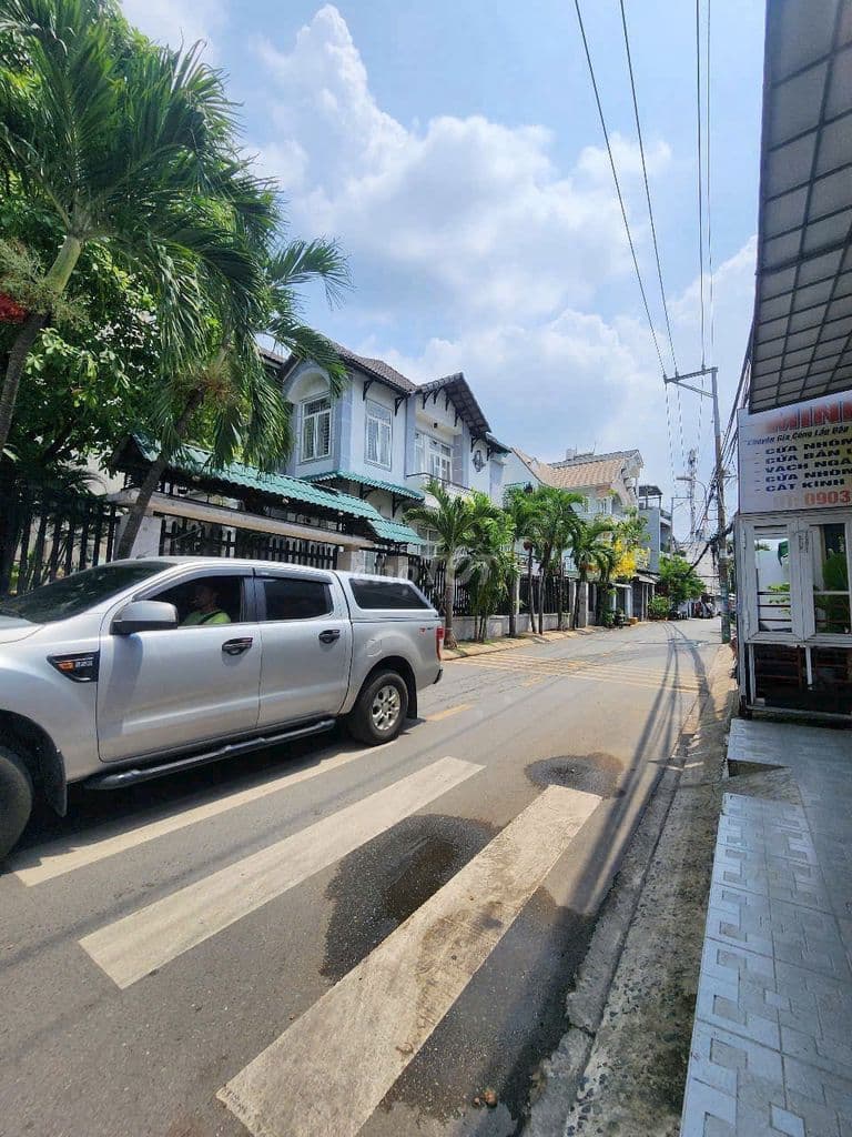 Bán 2 lô mới toanh, 86m2, ngang 5, đường xe hơi, cạnh Vạn Phúc