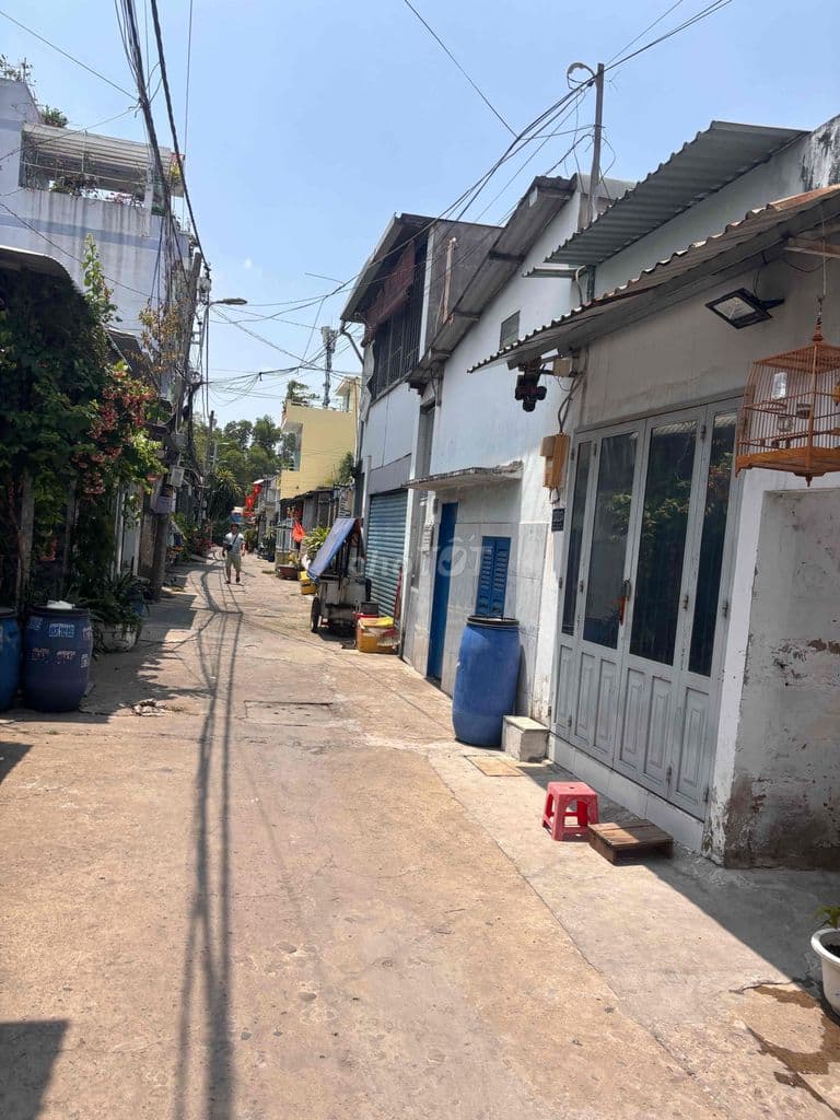nhà ngộp bank hẻm 1255 tỉnh lộ 43 DT 64 m2 xây 1 trệt 1 lửng 1 lầu - Ảnh 2